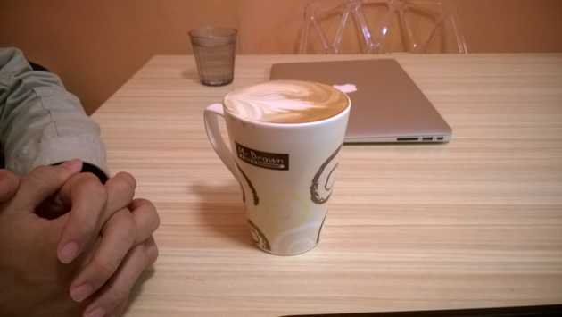 在伯朗咖啡測試iphone與windowsphone的拍出的照片